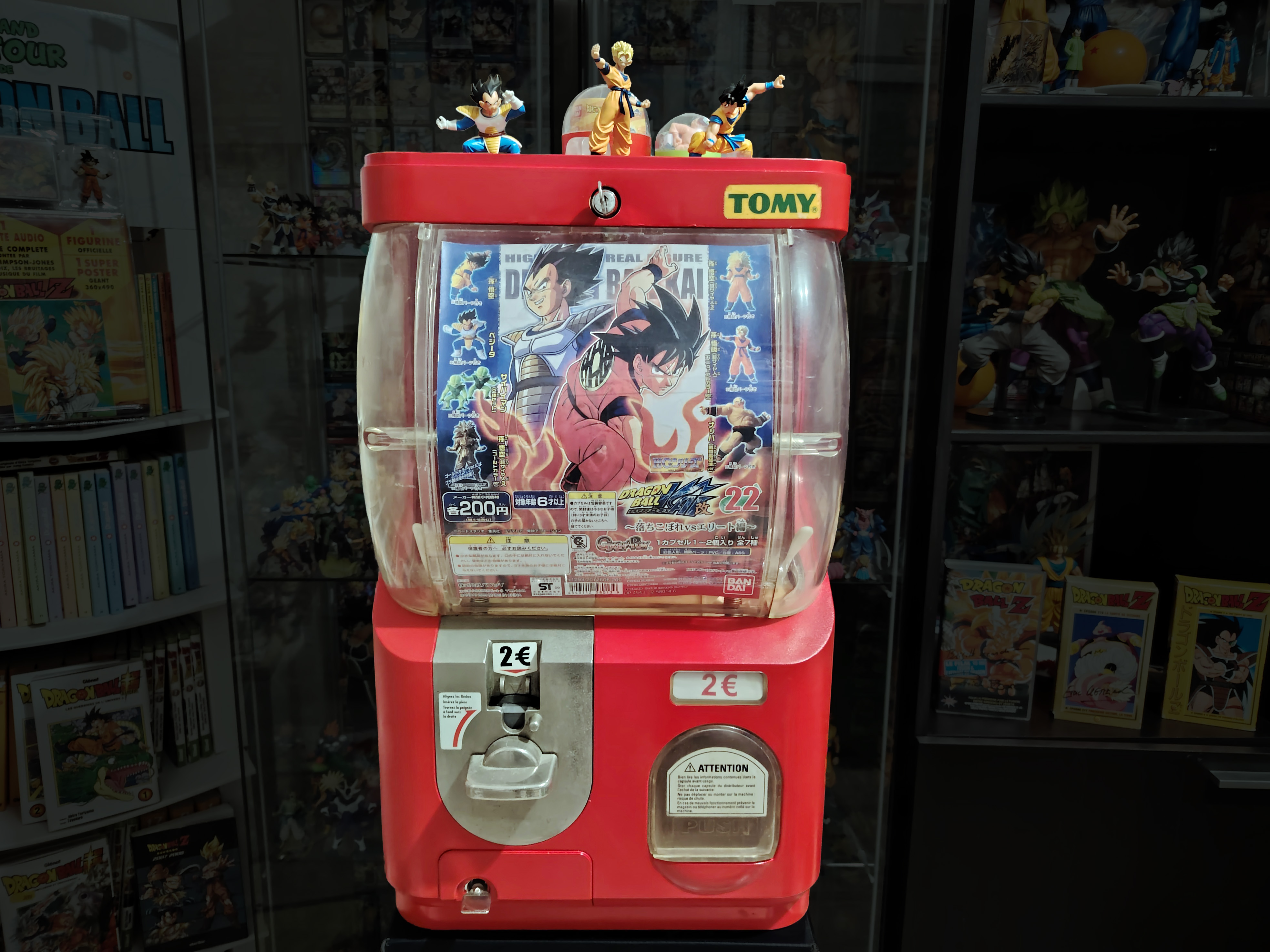 Tomy Gashapon vending machine with figures (2000)