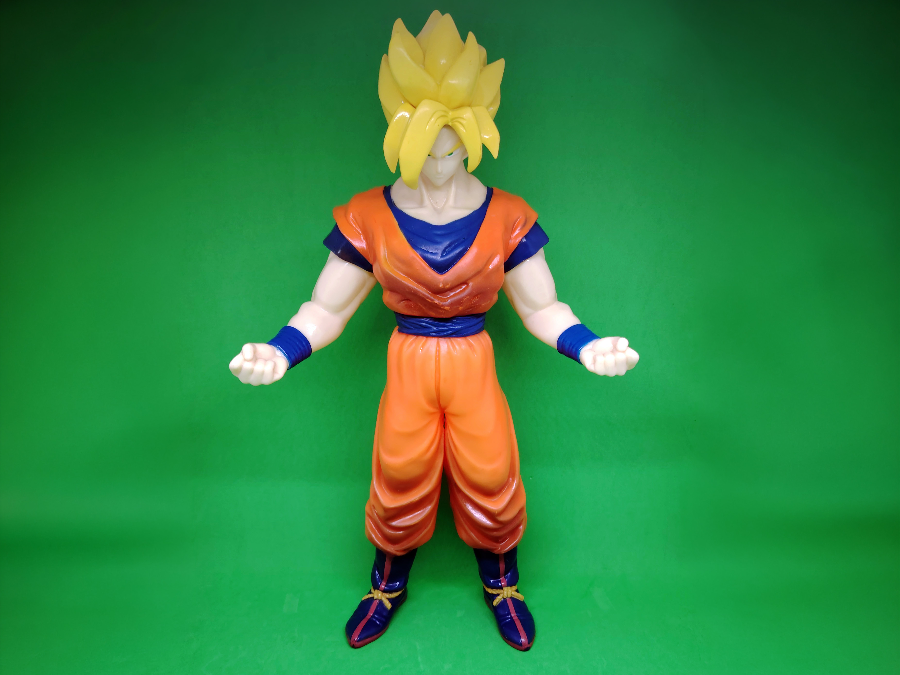 AB Toys Dragon Ball Z Super Guerriers N°1 Goku Super Saiyan 40 cm figure (1996)